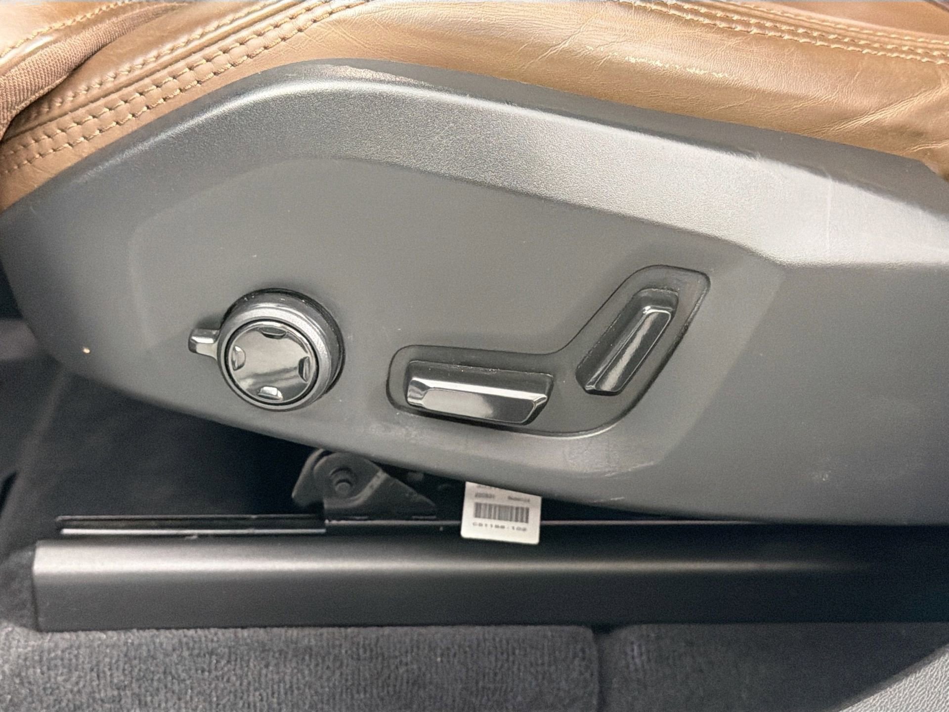 Certified 2023 Volvo XC60 B5 Ultimate w/ Climate Package FWD image 20