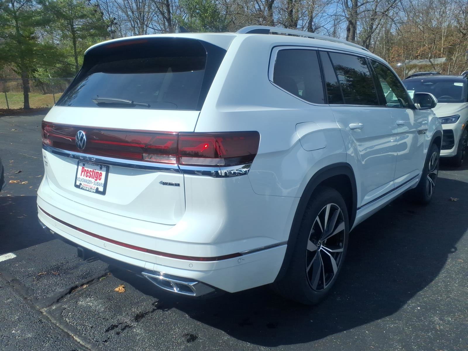 New 2026 Volkswagen Atlas SEL Premium R-Line image 2