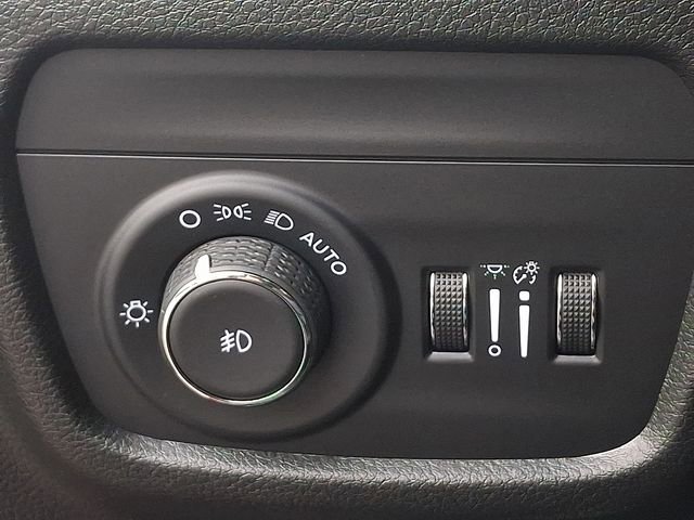 Used 2025 Jeep Grand Cherokee Limited image 25