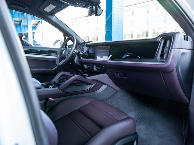 Certified 2025 Porsche Cayenne S image 52