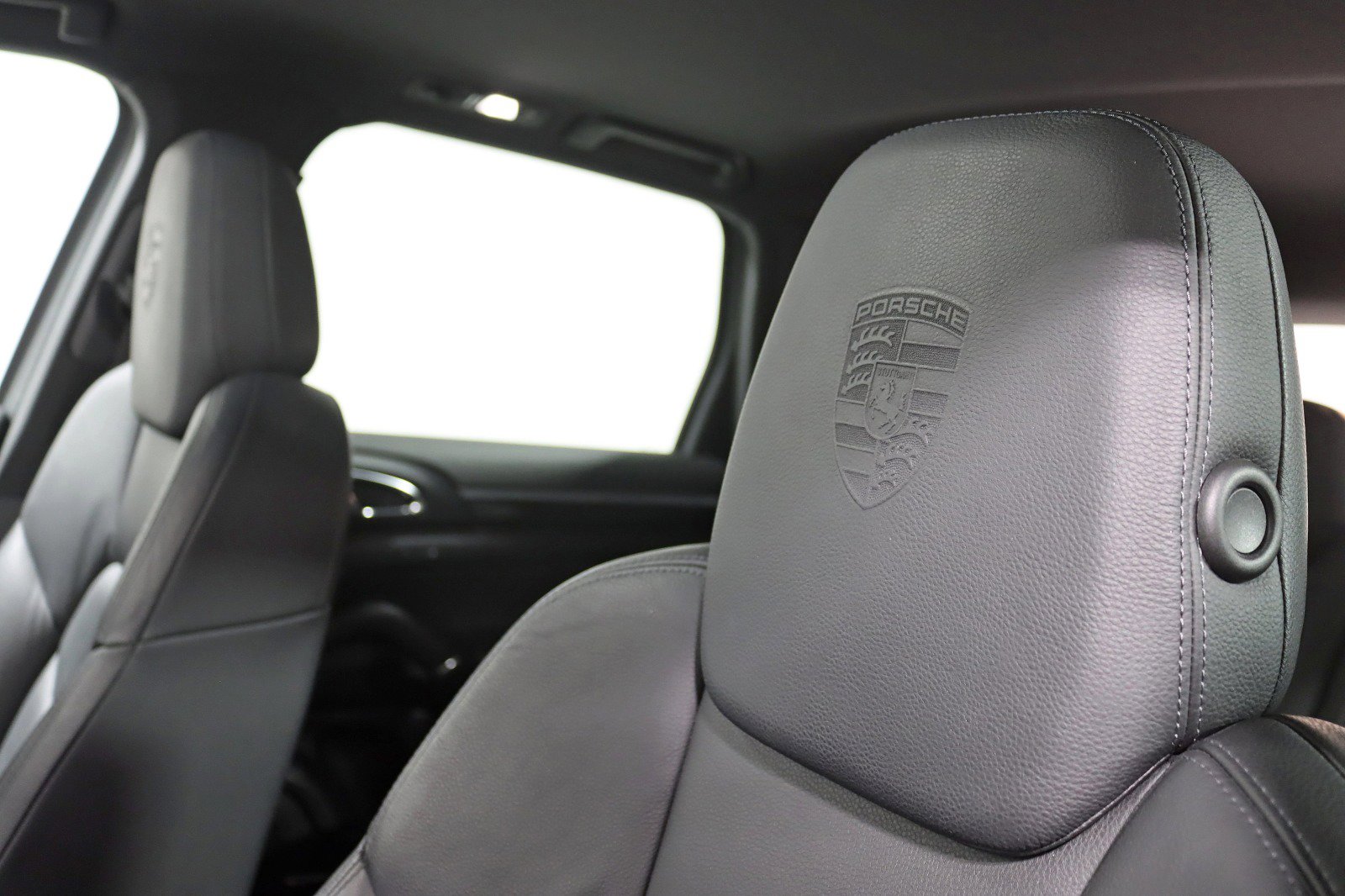 Used 2014 Porsche Cayenne Platinum Edition image 24