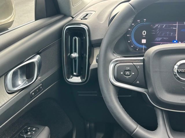 Used 2023 Volvo XC40 B5 Plus w/ Driver Assist Package AWD/4WD image 14