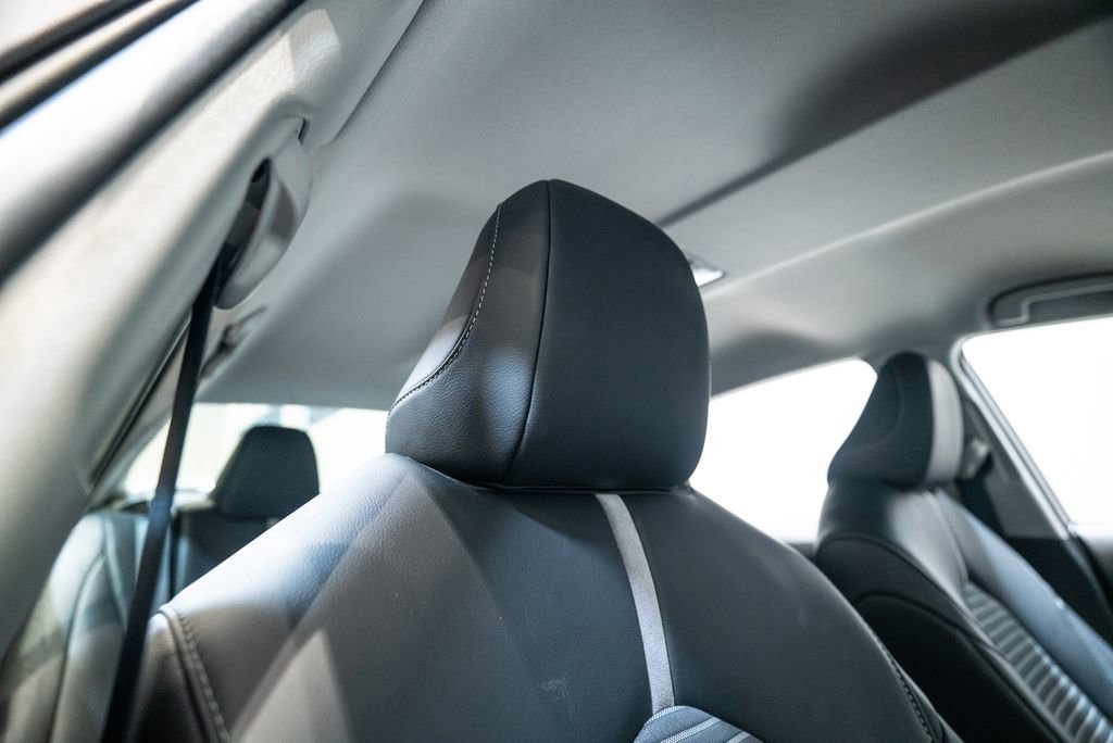 Certified 2020 Toyota Camry SE image 15