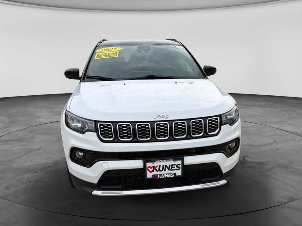 Used 2025 Jeep Compass Limited AWD/4WD image 4