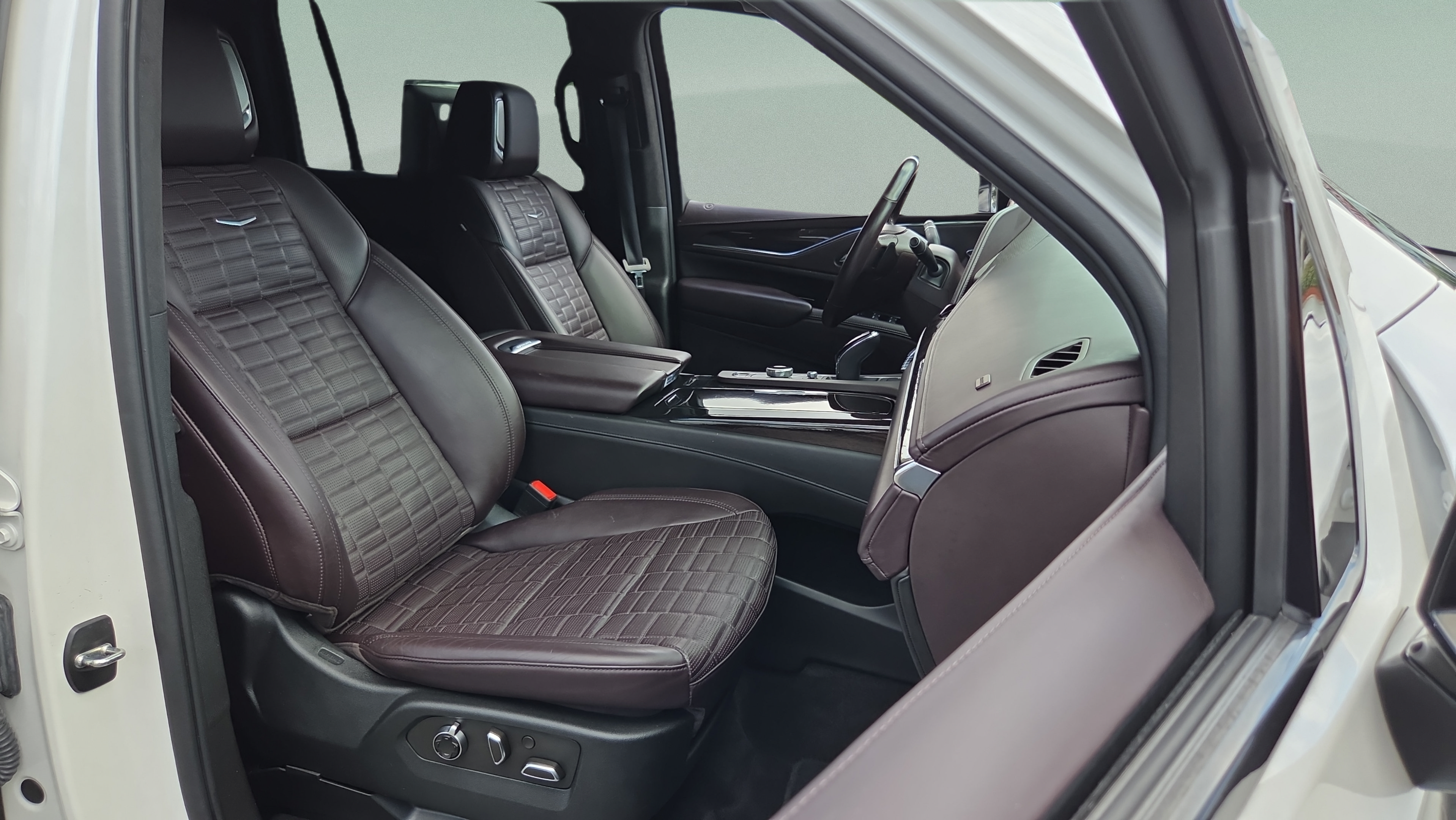 Used 2021 Cadillac Escalade ESV Sport Platinum w/ Heavy-Duty Trailer Package AWD/4WD image 16