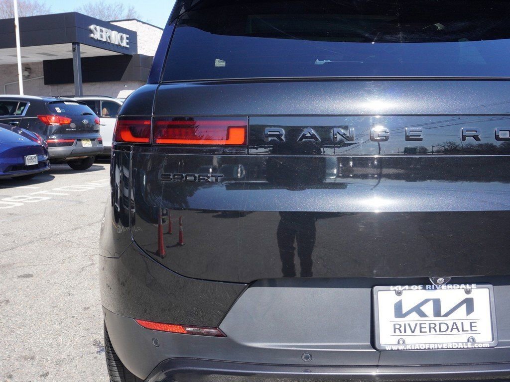 Used 2023 Land Rover Range Rover Sport SE image 18