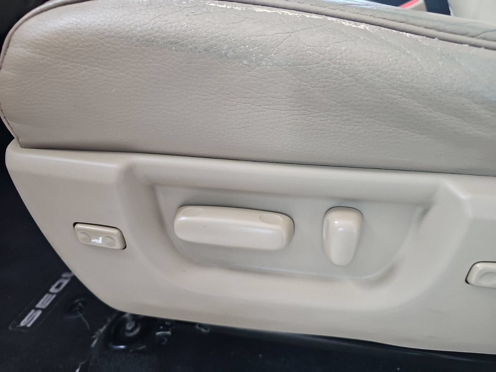 Used 2019 Toyota Sequoia Limited w/ Safety & Convenience Package RWD image 5
