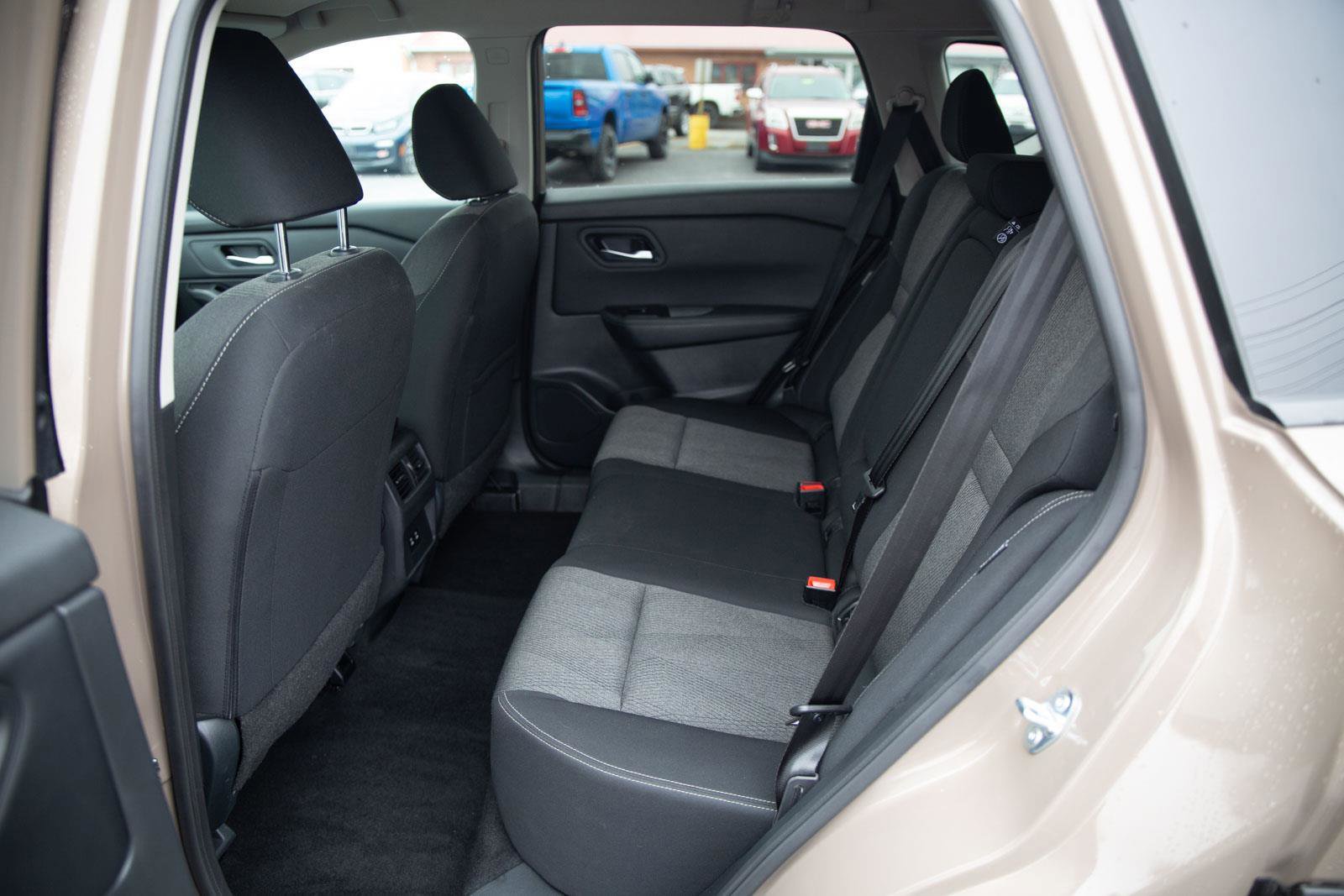 Used 2025 Nissan Rogue SV image 21