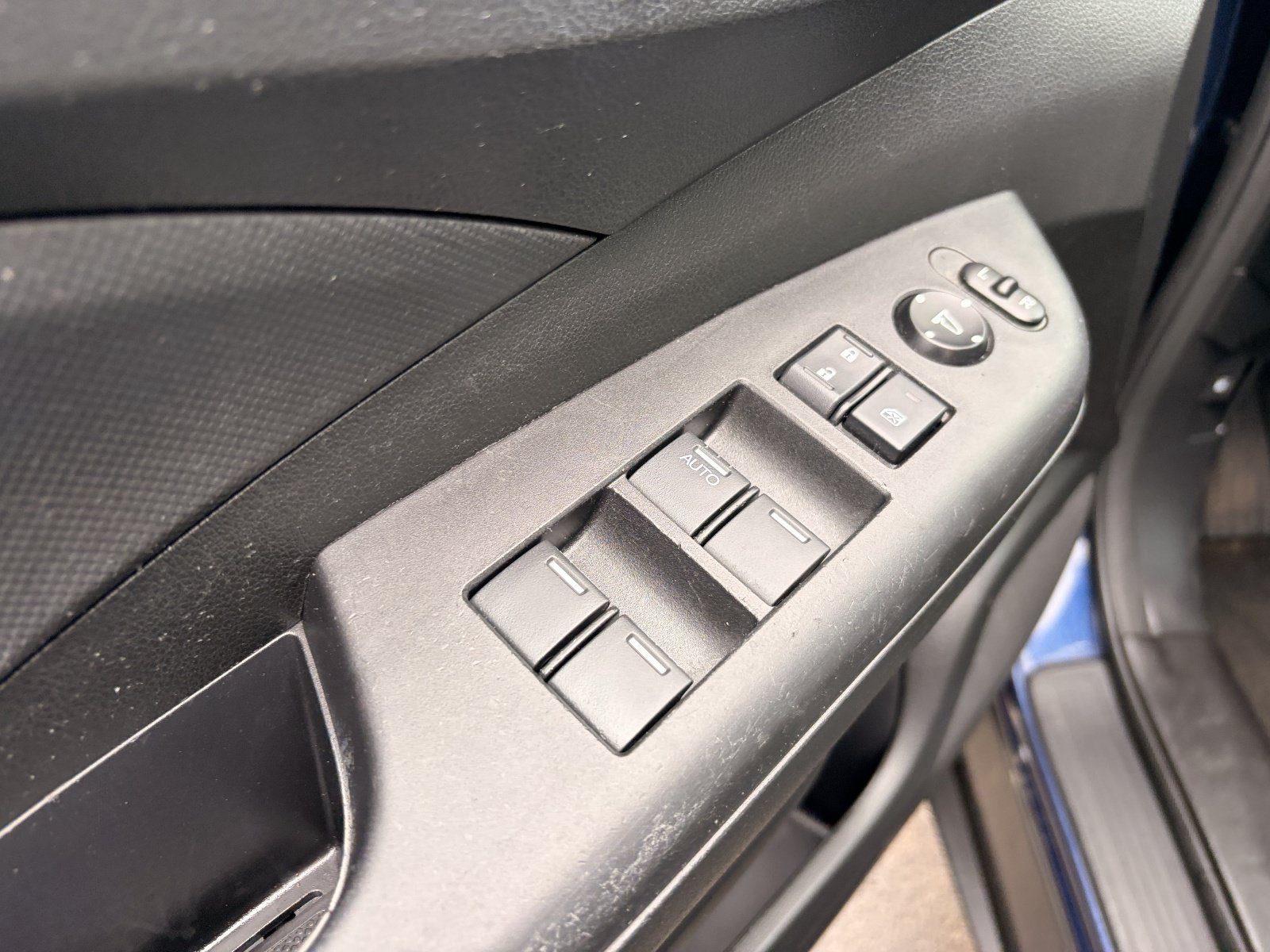 Used 2015 Honda CR-V LX image 21