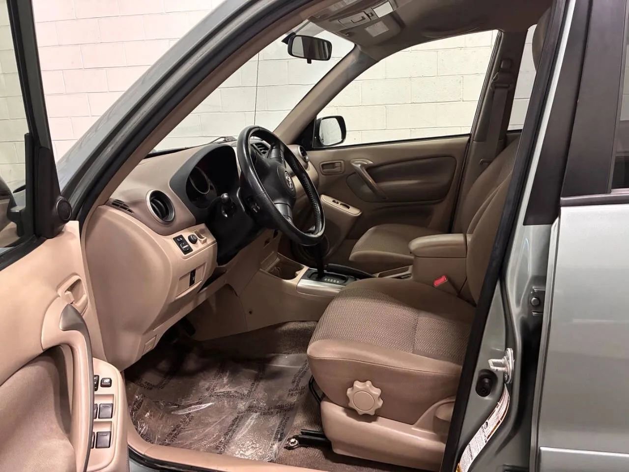 Used 2005 Toyota RAV4 4WD image 10