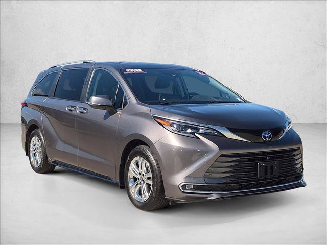 Used 2024 Toyota Sienna Platinum AWD/4WD image 3