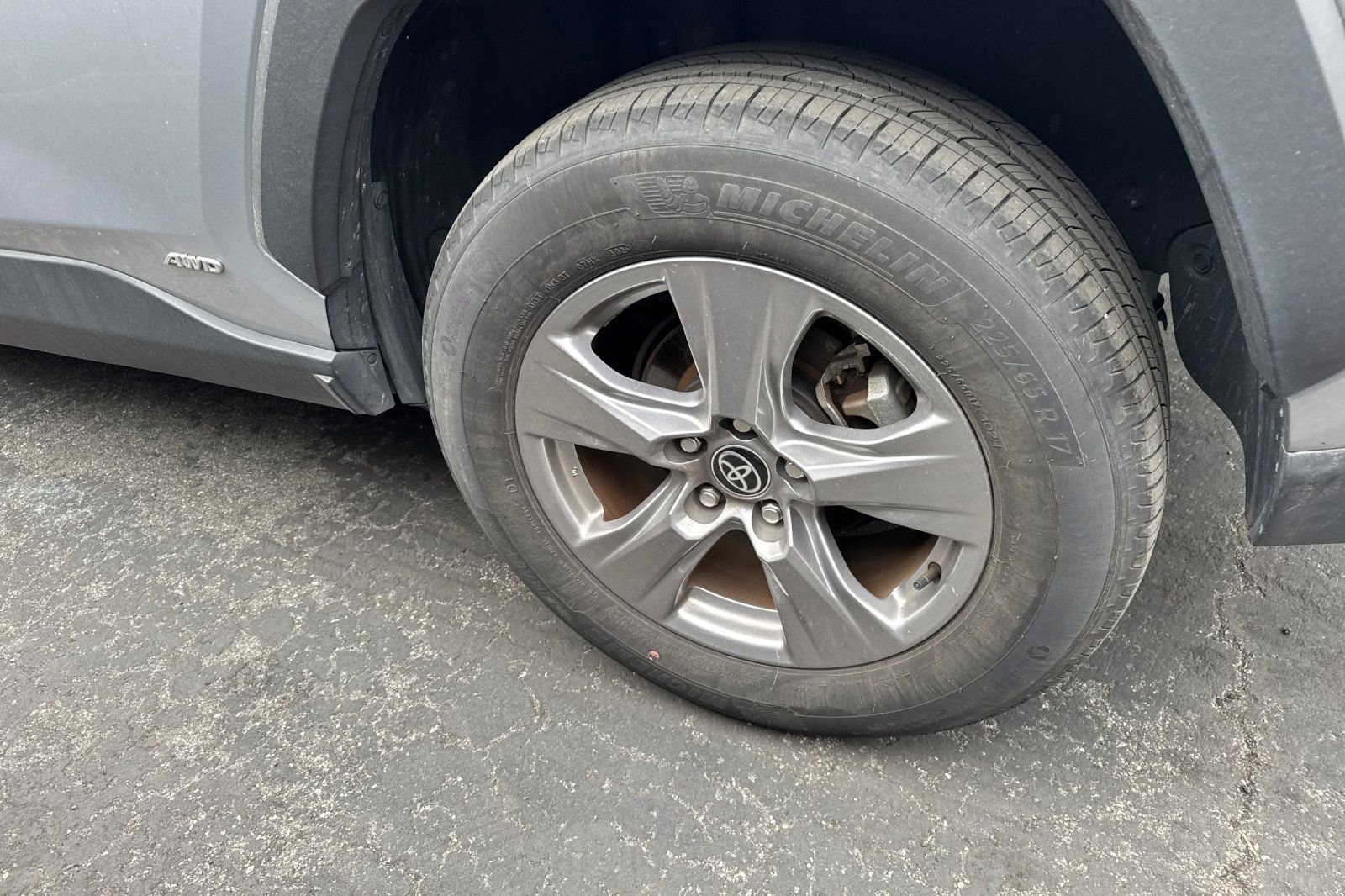 Used 2025 Toyota RAV4 XLE image 4