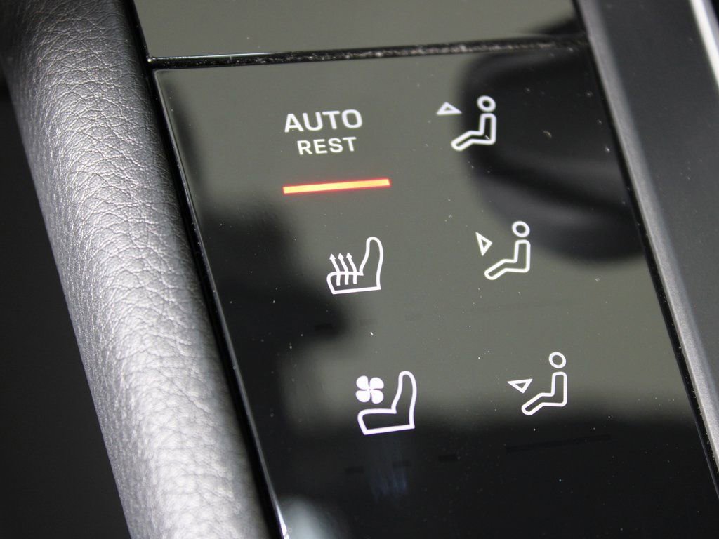 Certified 2026 Porsche Macan image 30