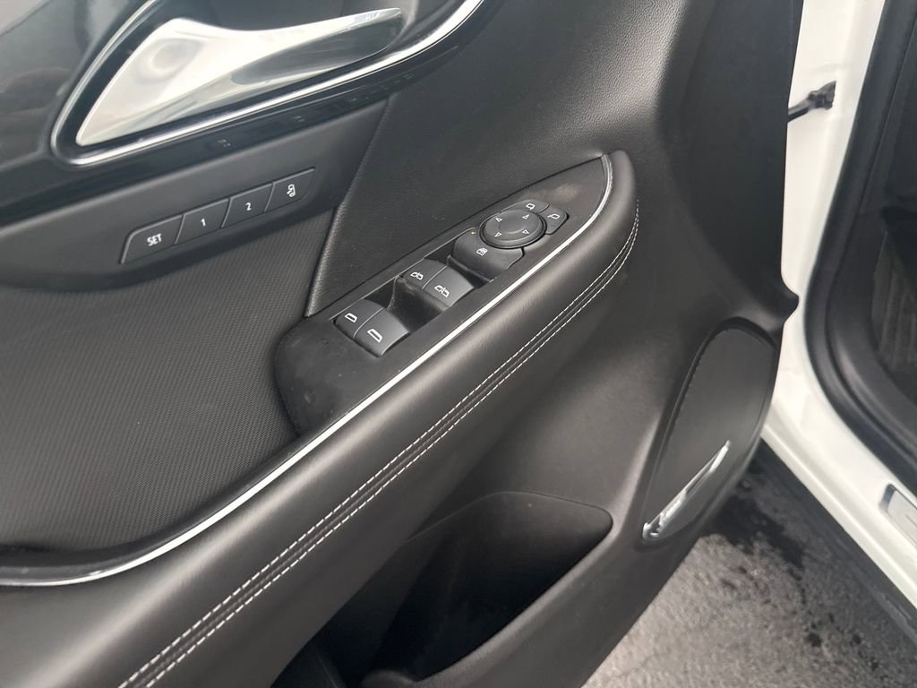 Used 2025 Buick Envision Preferred image 14