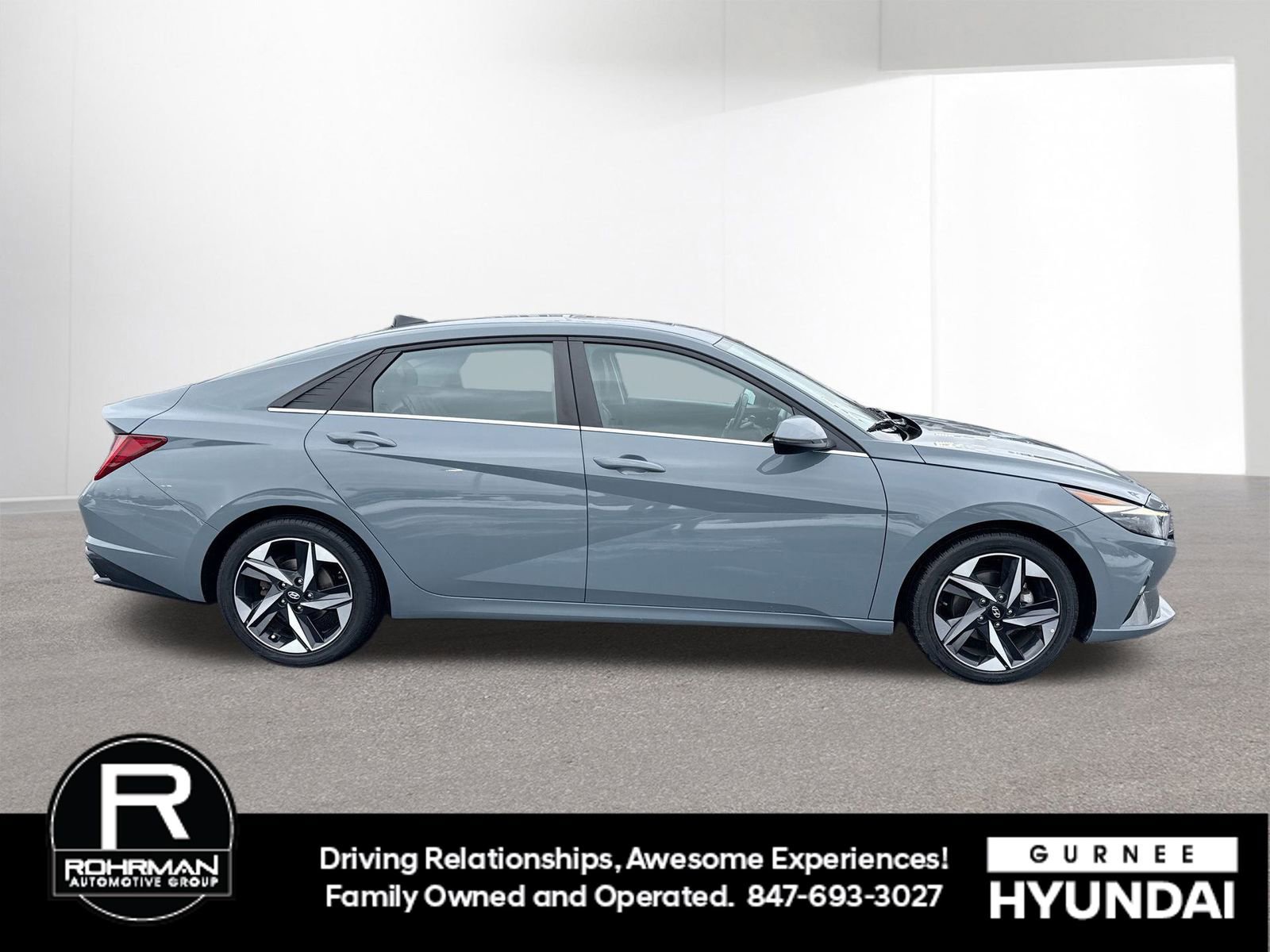 Used 2023 Hyundai Elantra Limited w/ Preferred Accessory Package image 10
