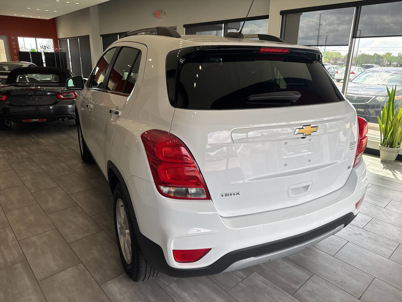 Used 2020 Chevrolet Trax LT w/ Sun & Sound Package image 12