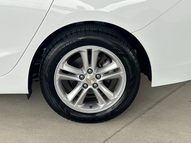 Used 2017 Chevrolet Cruze LT w/ Convenience Package FWD image 11