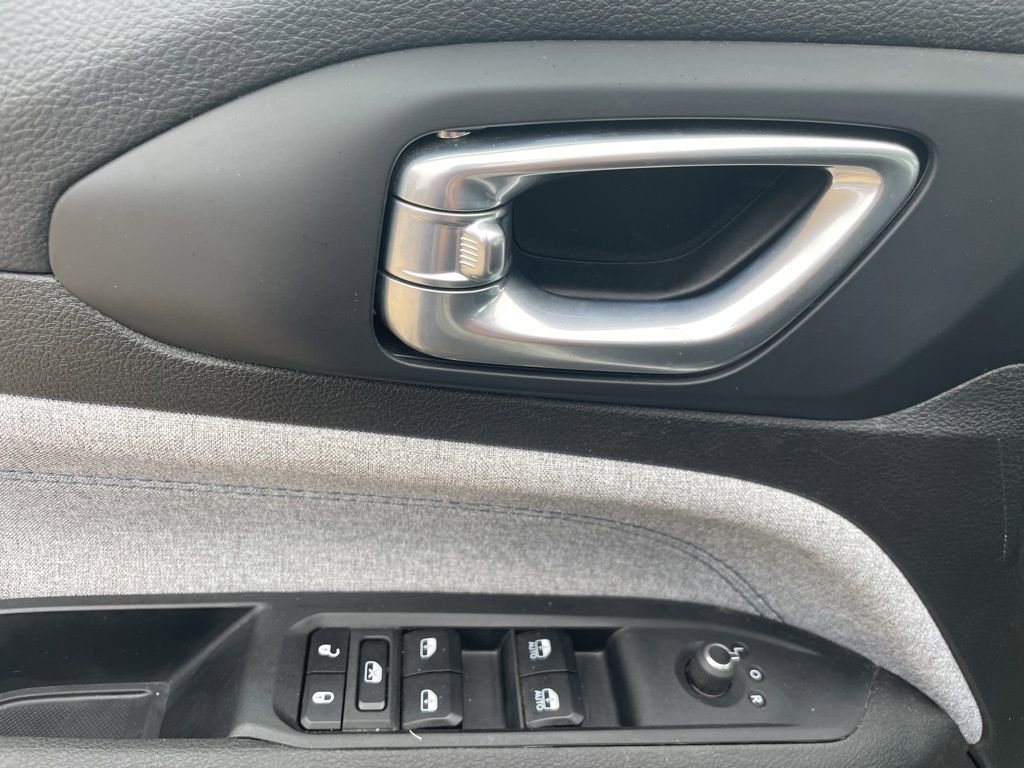 Used 2024 Jeep Compass Latitude image 10