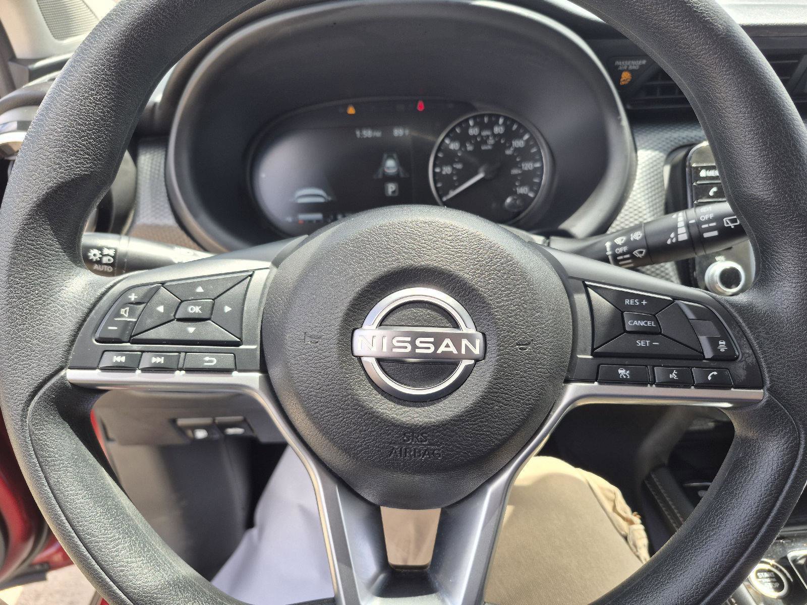 Used 2023 Nissan Kicks SV image 3