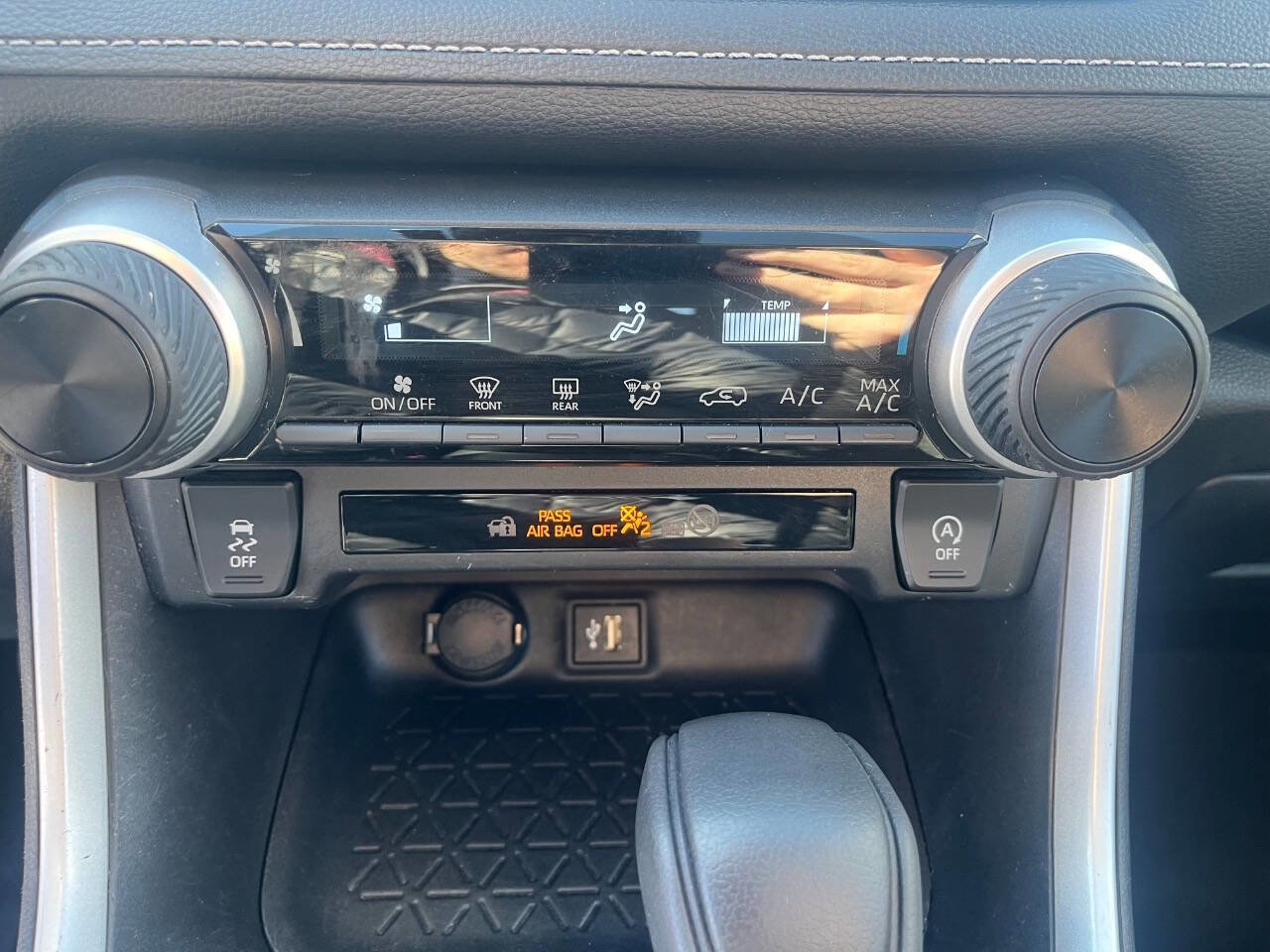 Used 2023 Toyota RAV4 LE image 21