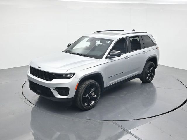 Used 2024 Jeep Grand Cherokee Altitude image 39