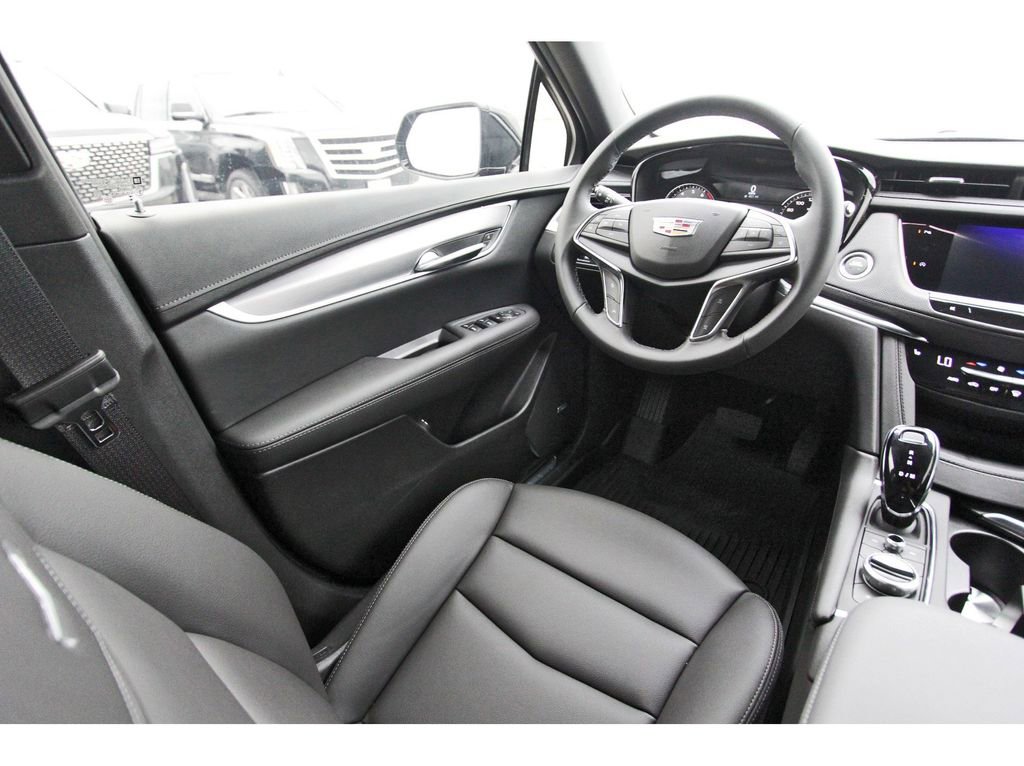 New 2025 Cadillac XT5 Luxury FWD image 8