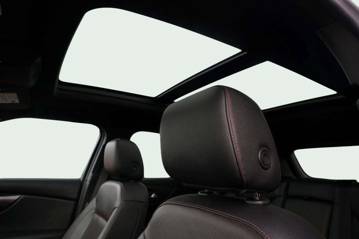 Used 2022 Chevrolet Blazer RS w/ Enhanced Convenience Package image 28