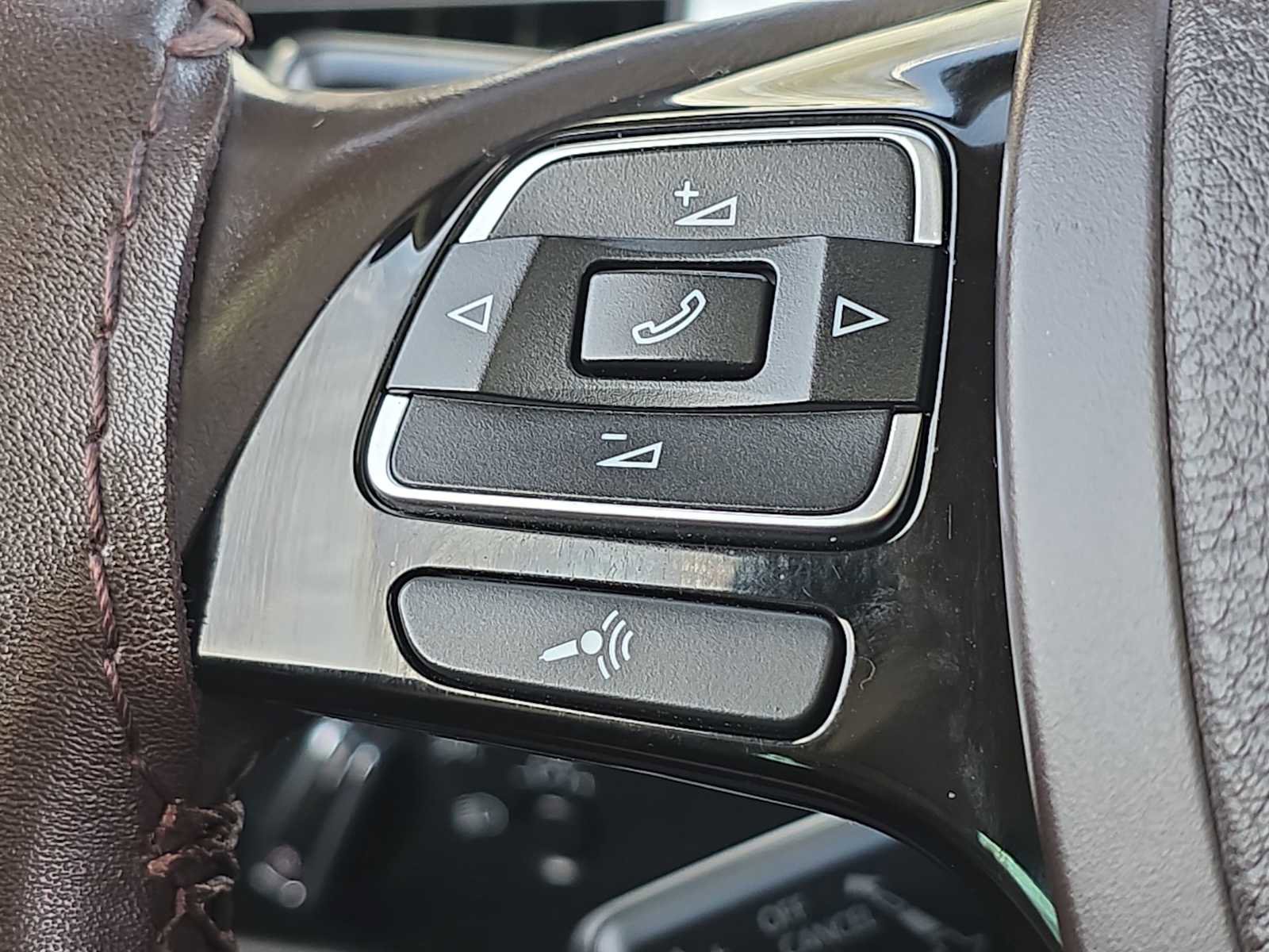 Used 2014 Volkswagen Touareg Lux image 28