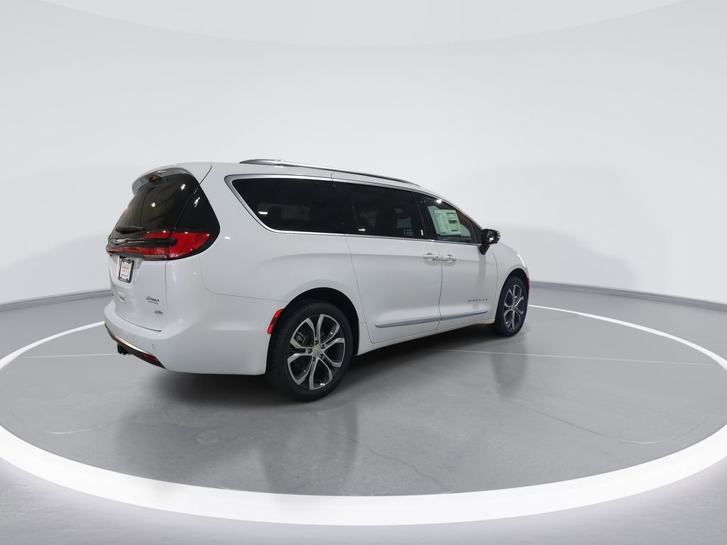 New 2026 Chrysler Pacifica Pinnacle w/ Trailer Tow Group image 8
