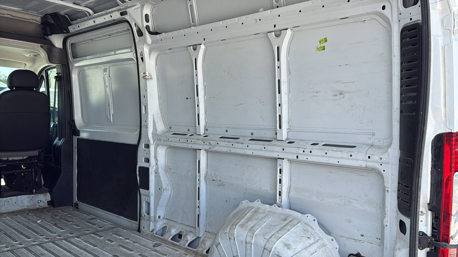 Used 2025 RAM ProMaster 2500 w/ Convenience Group FWD image 25