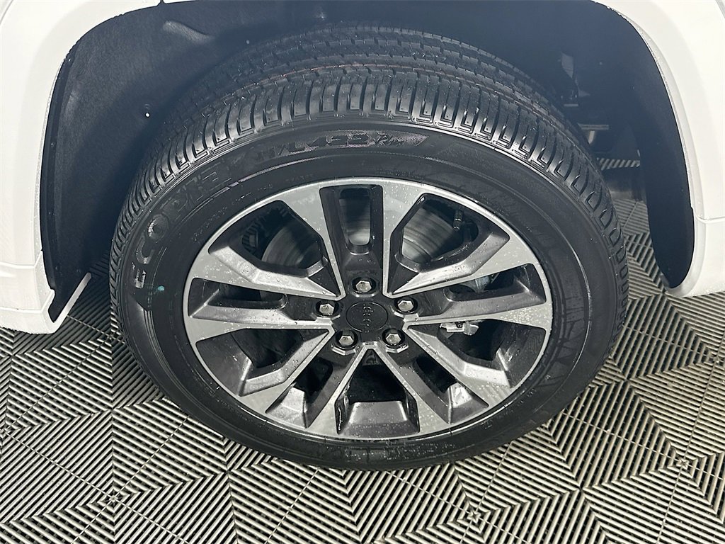 New 2025 Jeep Grand Cherokee L Overland image 17