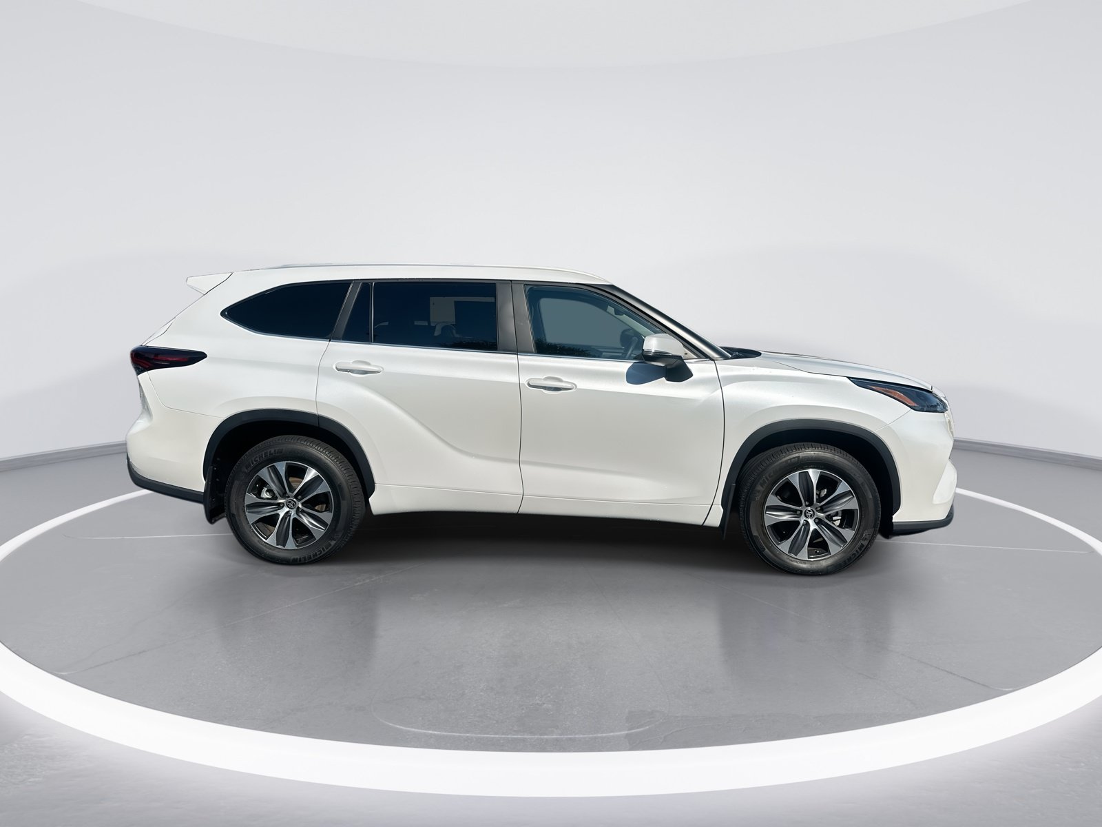 Used 2026 Toyota Highlander XLE AWD/4WD image 10