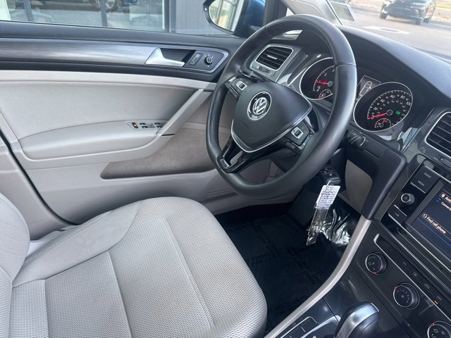 Used 2018 Volkswagen Golf S image 23