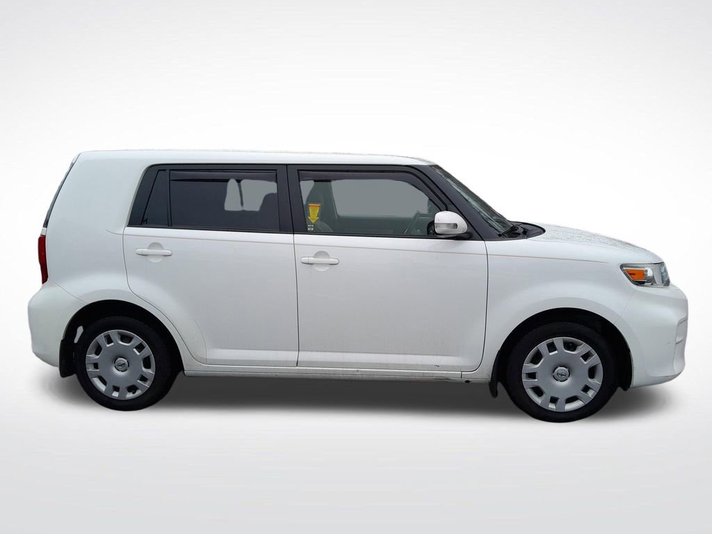 Used 2015 Scion xB image 9