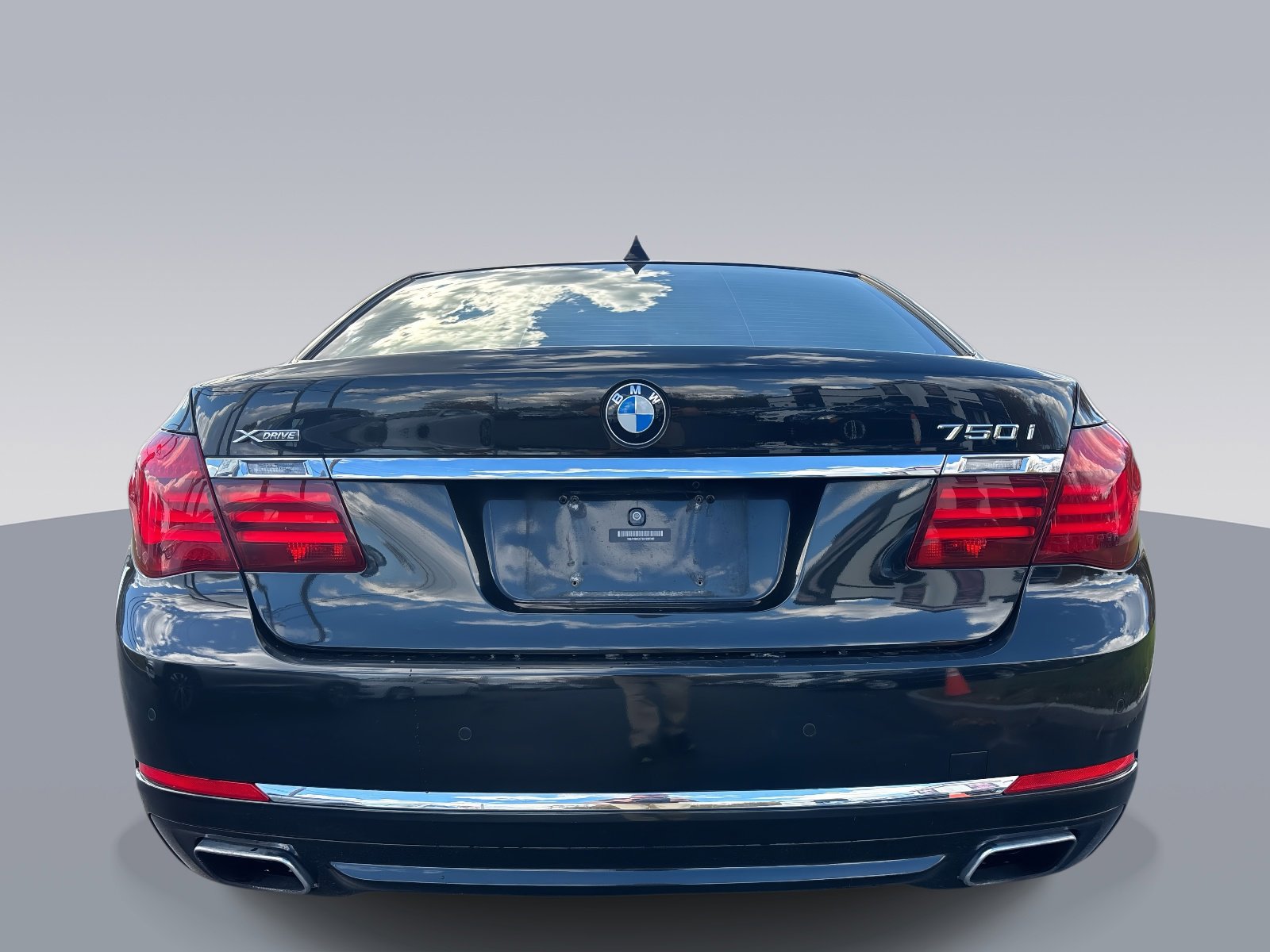 Used 2013 BMW 750i xDrive image 4