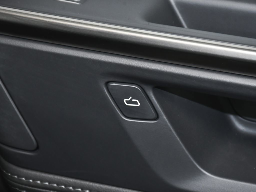 Used 2025 Rivian R1S Adventure image 20