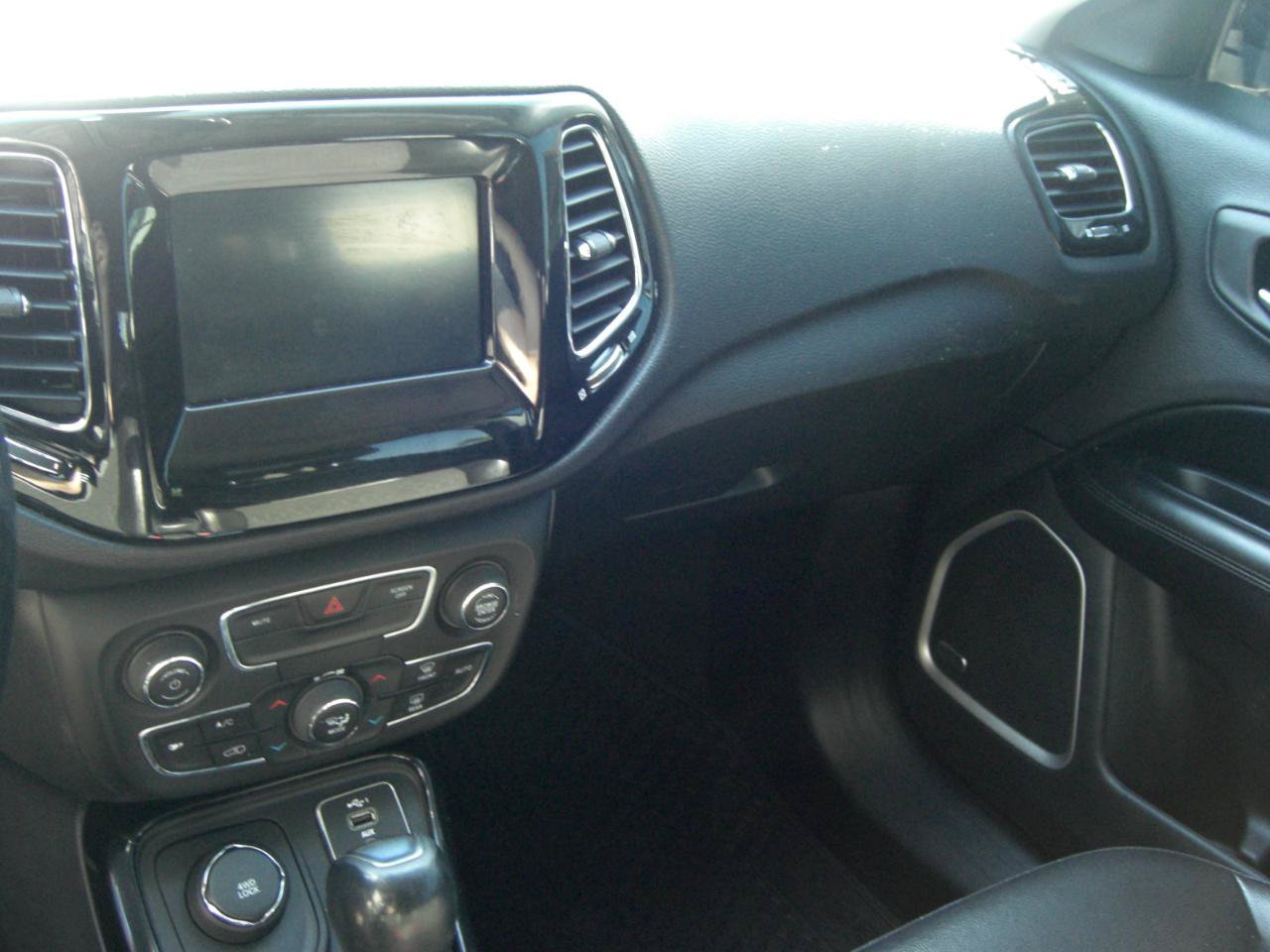 Used 2021 Jeep Compass Latitude w/ Sun and Sound Group AWD/4WD image 8