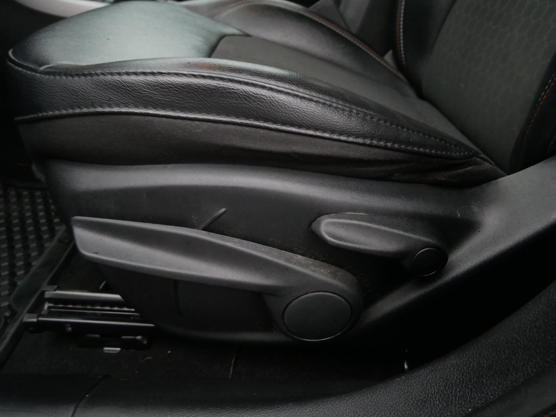 Used 2020 Jeep Compass Latitude w/ Cold Weather Group image 22