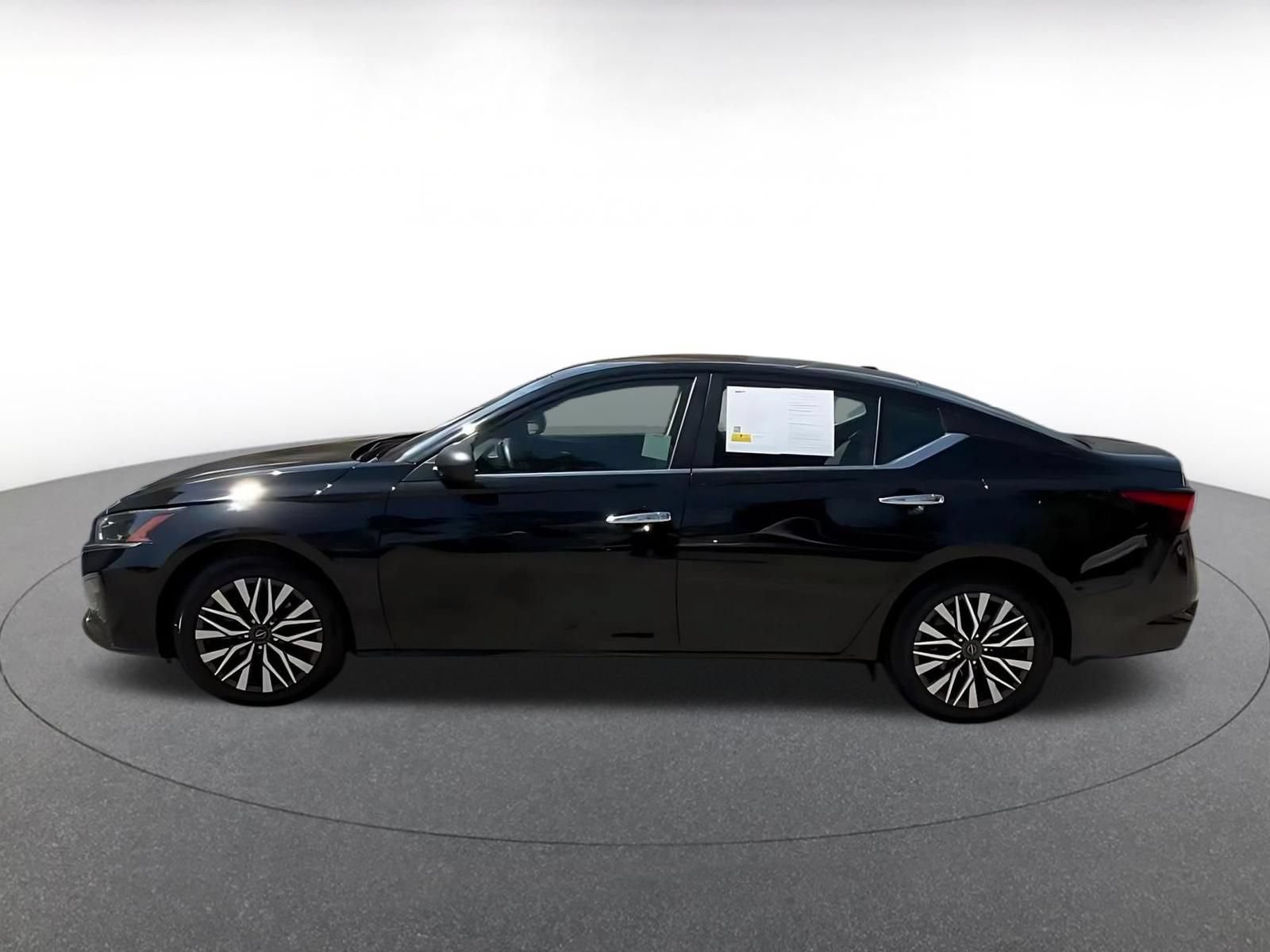 Used 2025 Nissan Altima 2.5 SV FWD image 8