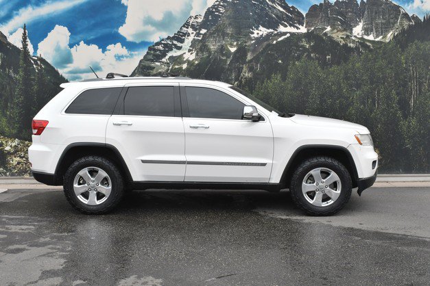 Used 2012 Jeep Grand Cherokee Limited w/ Luxury Group II AWD/4WD image 2