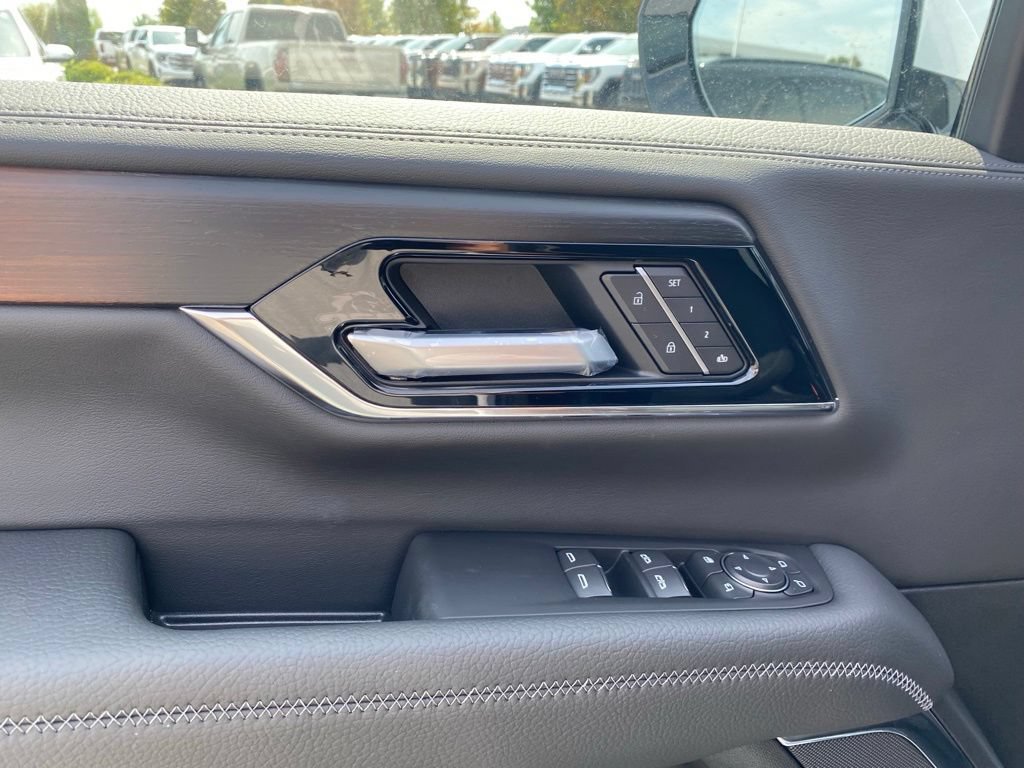 New 2026 GMC Yukon Denali w/ Advanced Technology Package AWD/4WD image 17