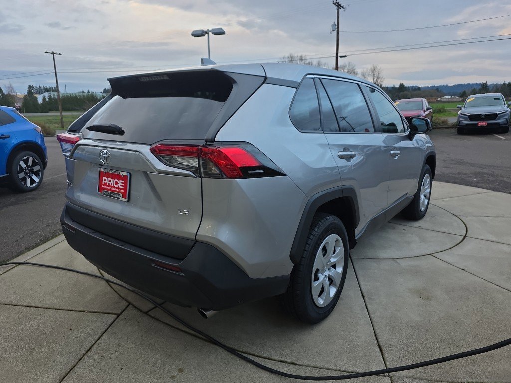 Used 2023 Toyota RAV4 LE image 7