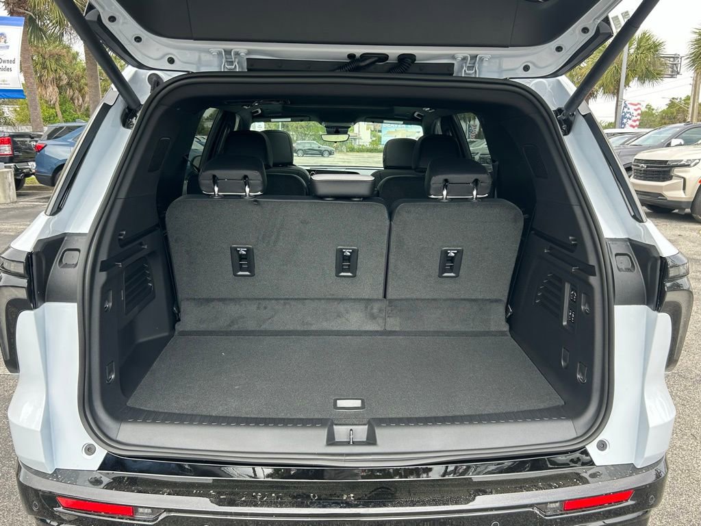 New 2026 Chevrolet Traverse High Country FWD image 11