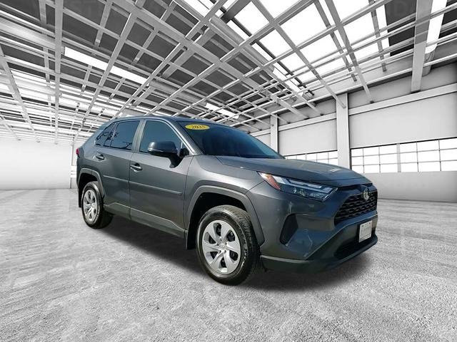 Used 2025 Toyota RAV4 LE video 1