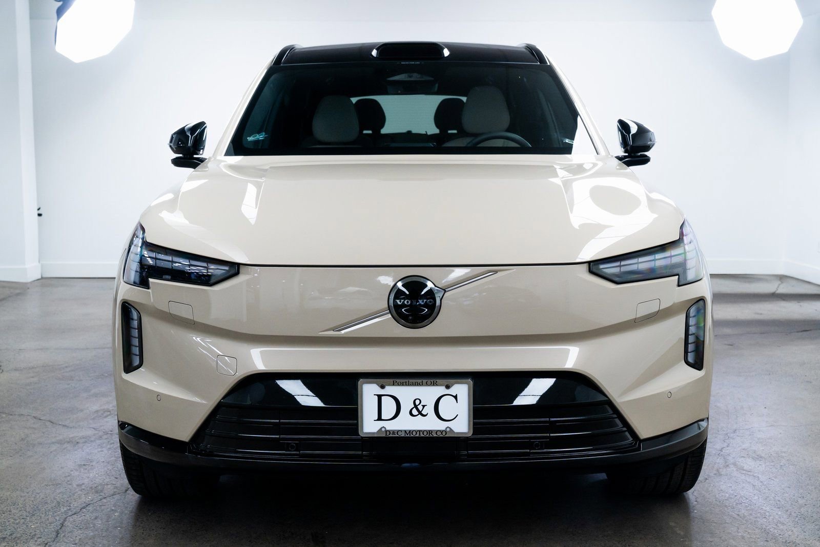 Used 2025 Volvo EX90 Plus image 2