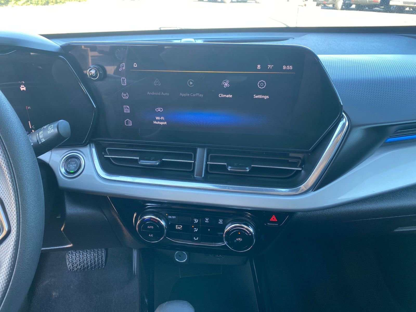 Used 2025 Chevrolet Trax LT image 18