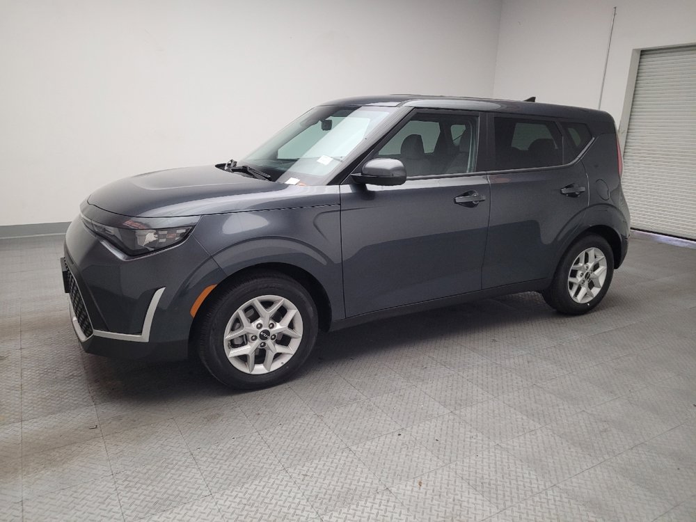 Used 2025 Kia Soul LX FWD image 2