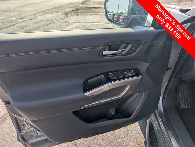 Used 2023 Nissan Pathfinder Platinum w/ Lighting Package (N93) AWD/4WD image 15