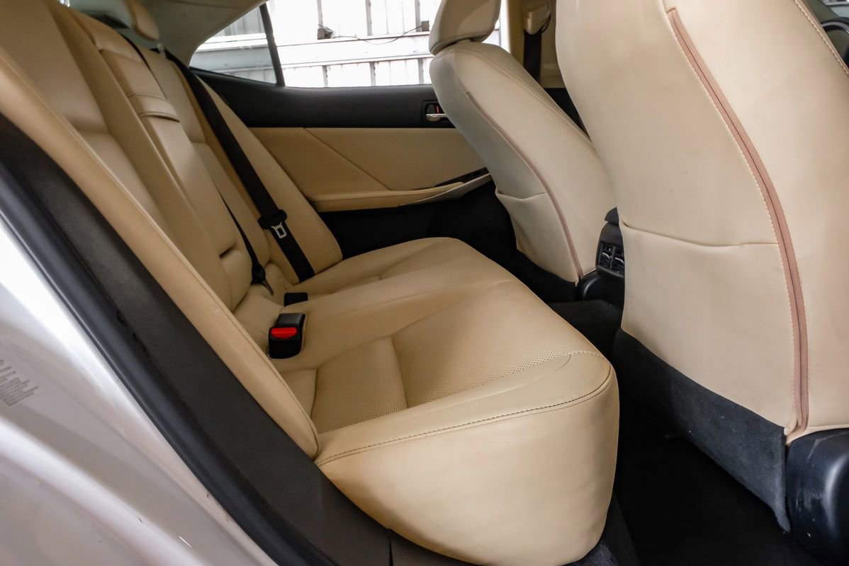Used 2016 Lexus IS 200t RWD image 34