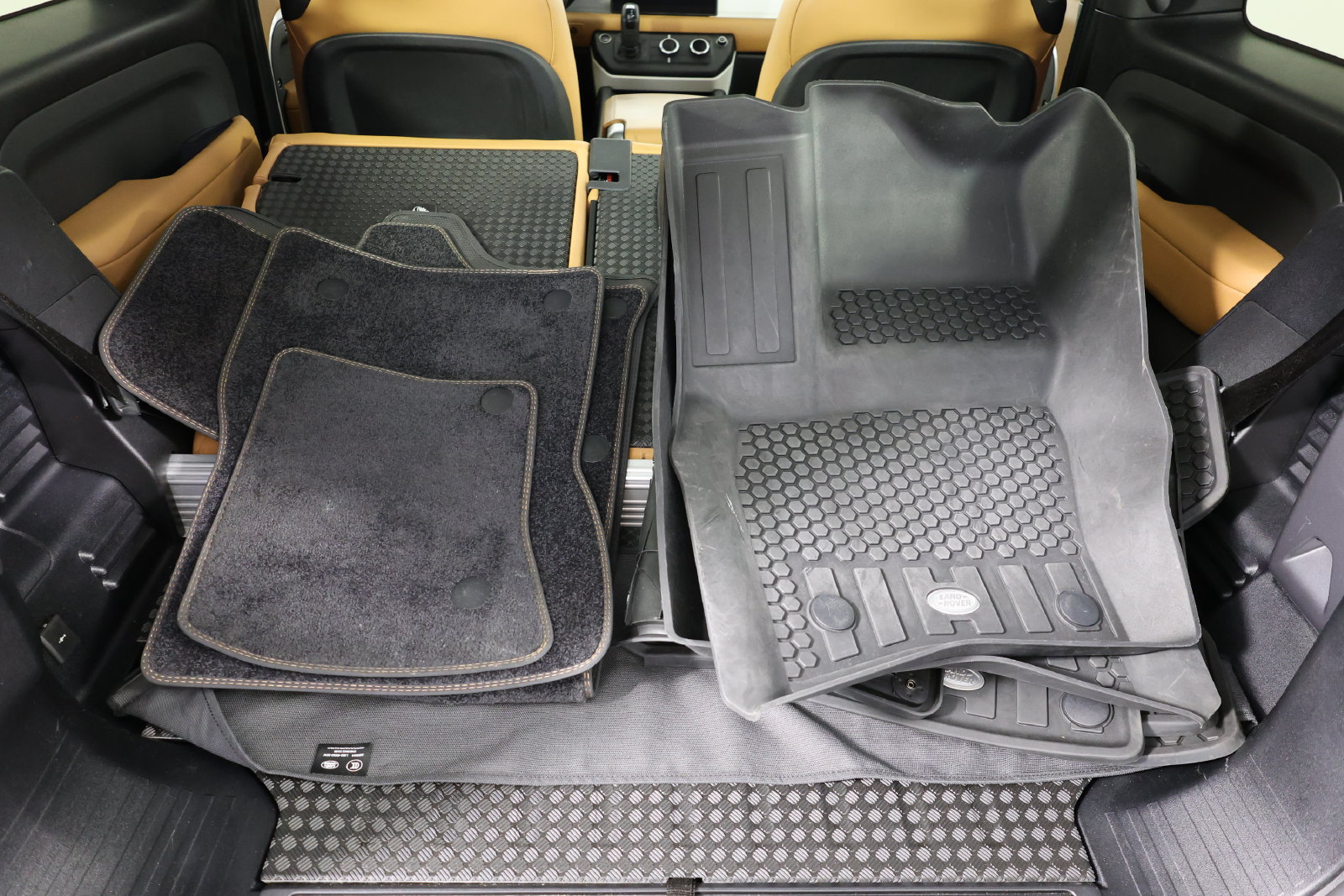 Used 2023 Land Rover Defender 90 SE AWD/4WD image 45